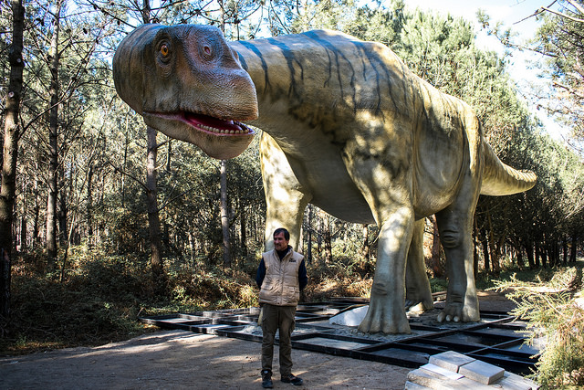 Lourinhasauros, o maior do parque, tem 23 m de comprimento | Foto: Giuliana Miranda/Folhapress