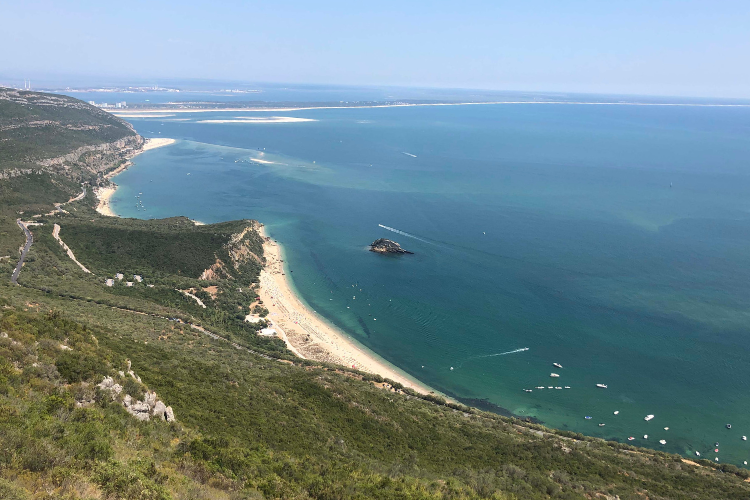 Na região de Setúbal, a praia da Figueirinha está entre as laureadas | Foto: Giuliana Miranda/Folhapress