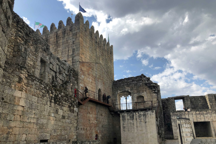 Vista interna do castelo de Belmonte, onde nasceu Pedro Álvares Cabral | Foto: Giuliana Miranda/Folhapress