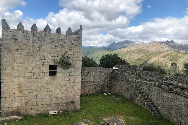 Castelo do Lindoso teve importância na defesa das fronteiras portuguesas contra os espanhóis | Foto: Giuliana Miranda/Folhapress